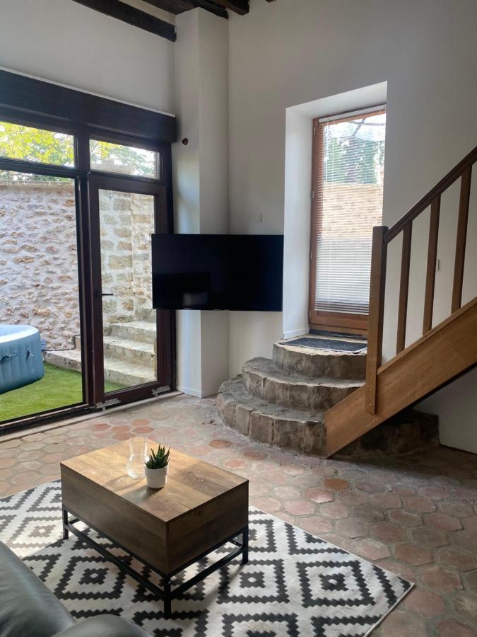 Studio Duplex Avec Spa Et Cour Privee Bonnelles Экстерьер фото